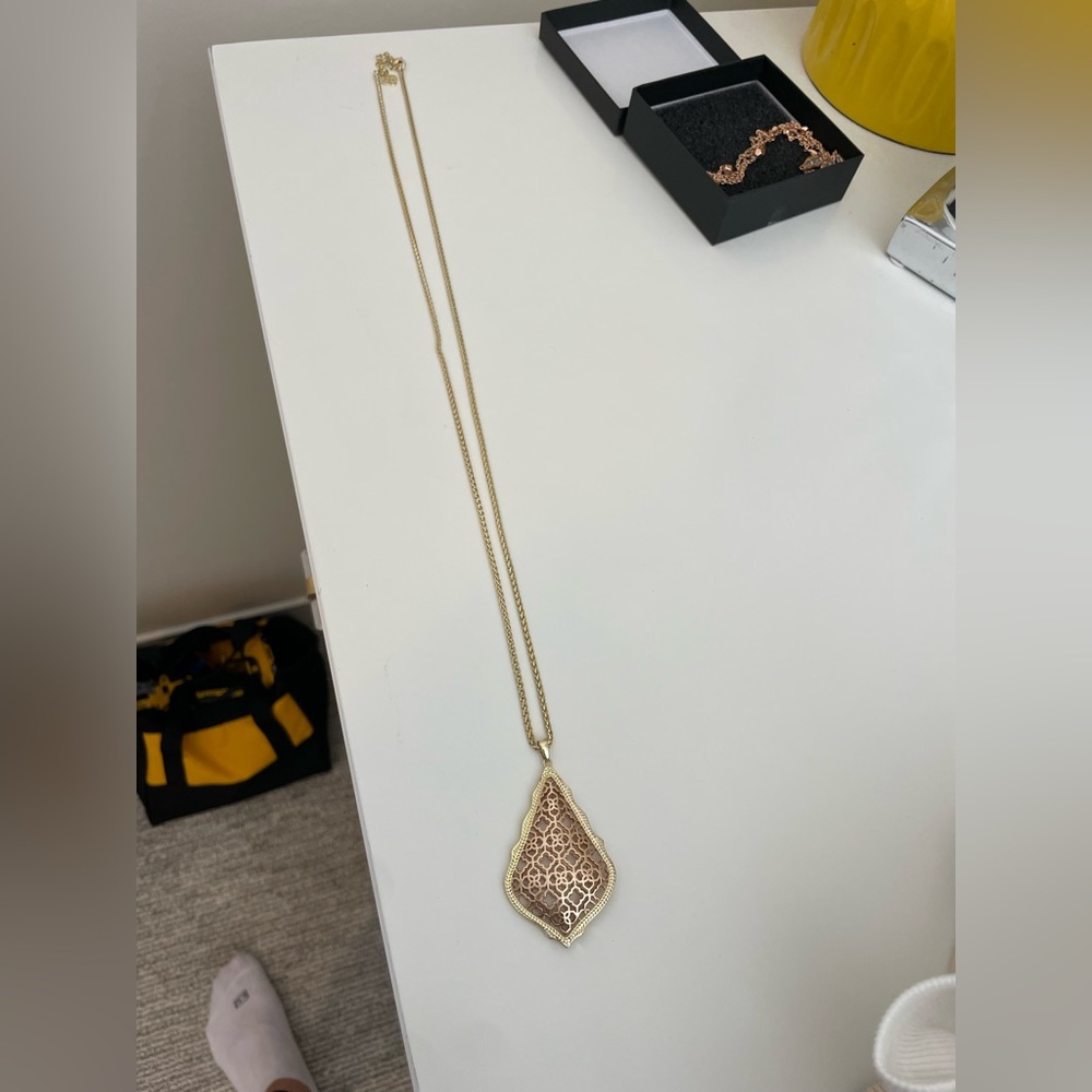 Kendra scott necklace